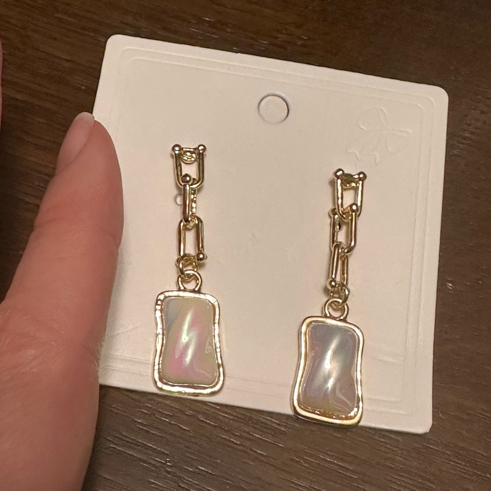 Earring - Picture 2 of 3